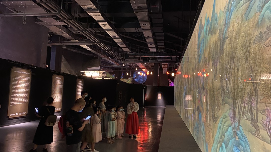 清明上河图展馆是如何结合主题党日活动的